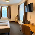Goldener Adler Bed & Breakfast 3*