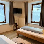 Goldener Adler Oda ve Kahvaltı 3*